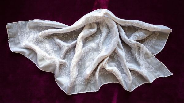 Foulards en soie : 10 raisons d'adopter ce luxe abordable