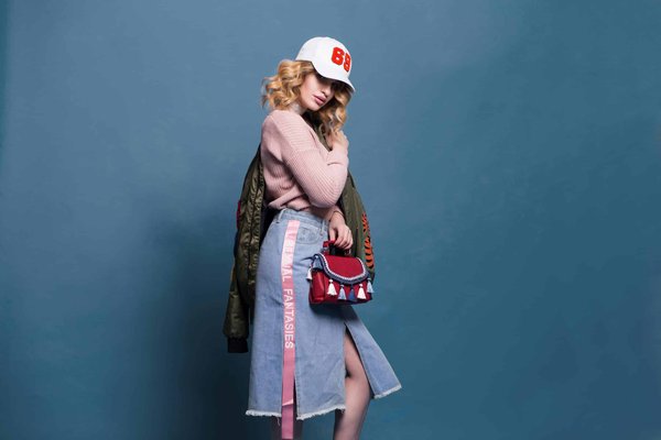 Conseils pour harmoniser des accessoires de style médiéval avec des tenues du 21e siècle