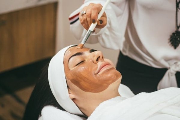 Quels sont les bienfaits de l'acupression pour la beauté du visage ?